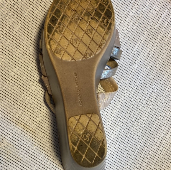 Strappy gold wedges: Donald j pliner platino M080 - Picture 3 of 7